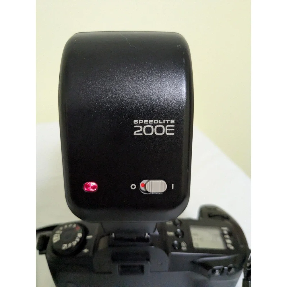 Canon EOS Rebel G 35mm Camera / Canon AF Zoom Lens 35-80mm / Speedlite 200E